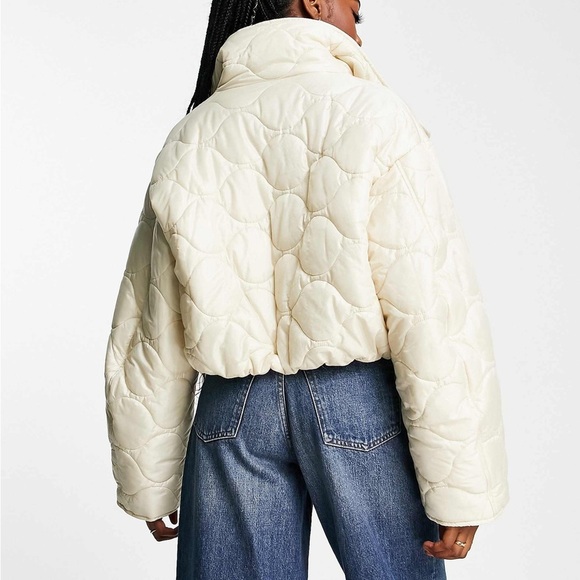 ASOS DESIGN cropped onion quilted jacket in cream - Picture 3 of 9